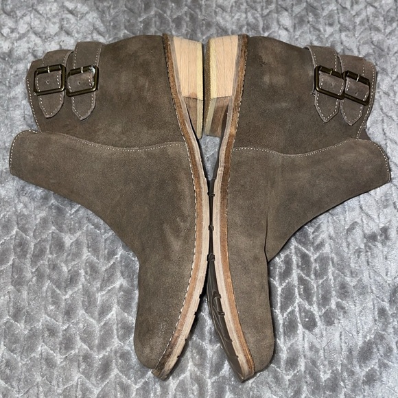 Very Volatile Square Toe Suede Booties. Zipper Sides w Double Strap Buckles. 8.5